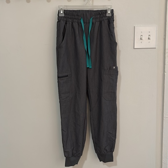 Figs Graphite Scrub Set - Picture 4 of 9